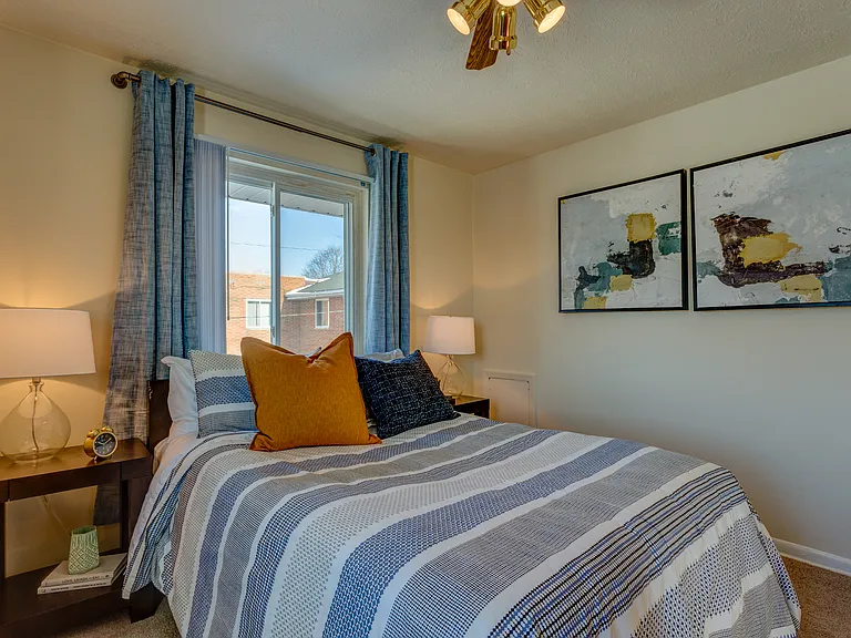 Euclid Apartments — Photo 9