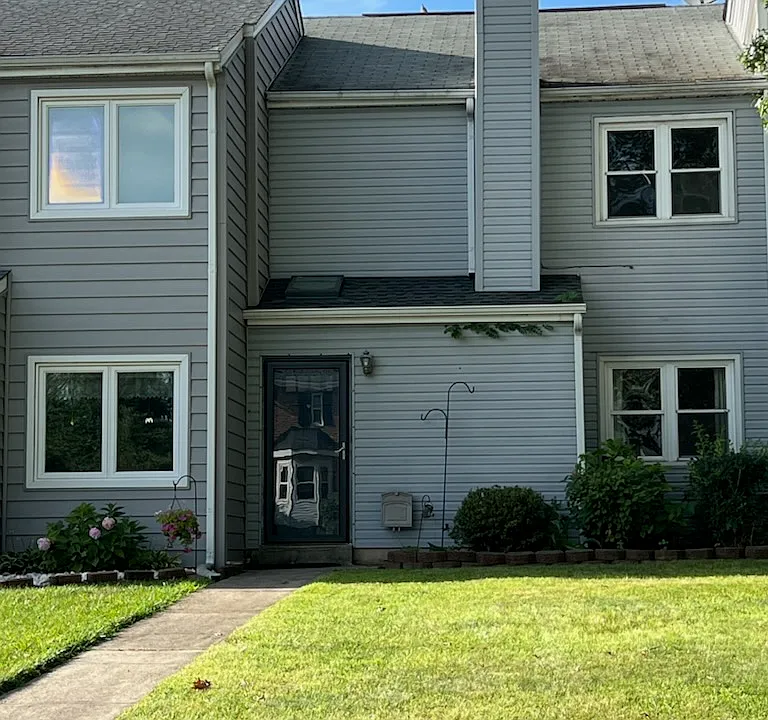 153 E Green Valley Cir