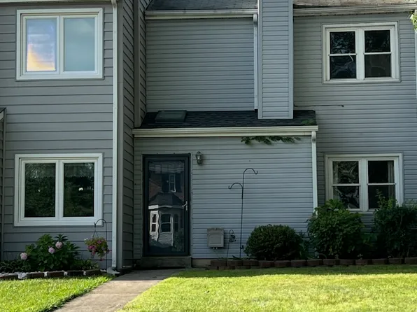 153 E Green Valley Cir, Newark, DE 19711