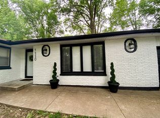 1220 N Clayview Dr, Liberty, MO 64068