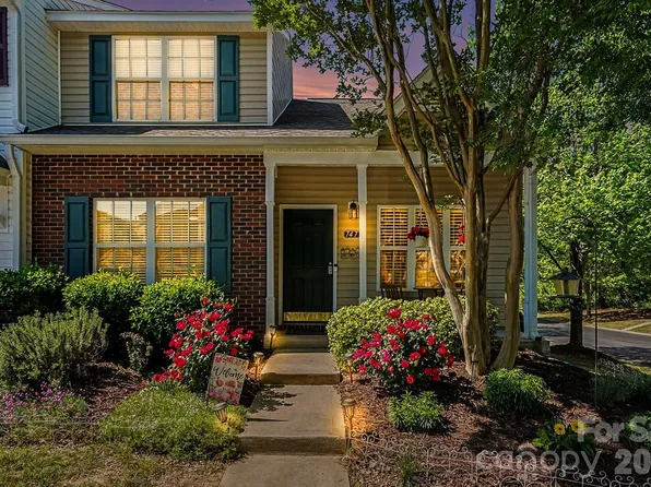 747 Rock Lake Gln, Fort Mill, SC 29715