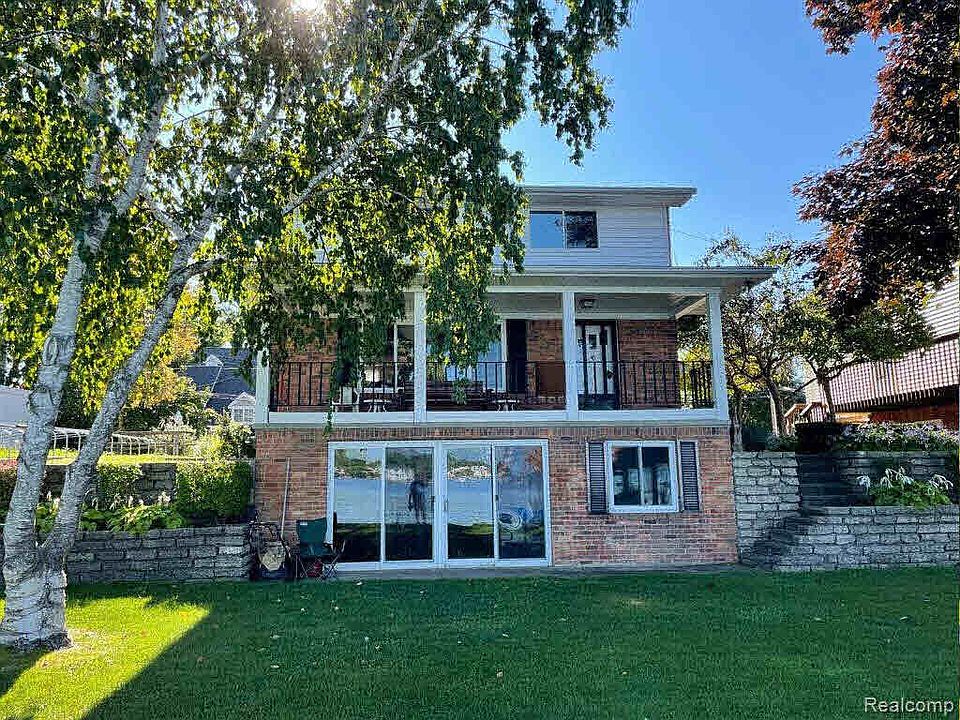 1st image of 74 Park Ct
