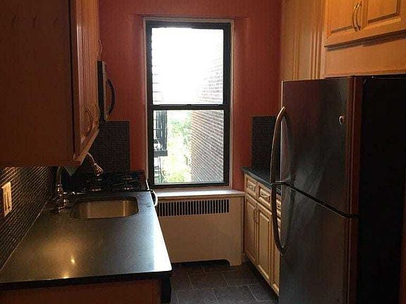 2nd image of 30-83 Crescent St #5E