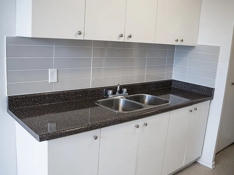 2247 Hurontario St — Photo 7