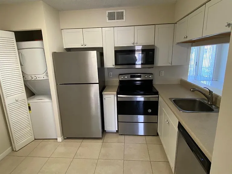 7108 Glenmoor Dr #7108 — Photo 3
