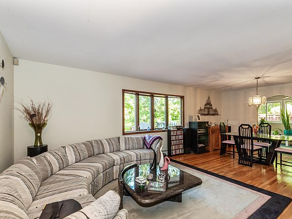 5th image of 20 Canna Dr