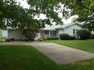 805 Miller St, Nokomis, IL 62075