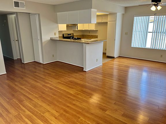 3rd image of 636 E Verdugo Ave #Q