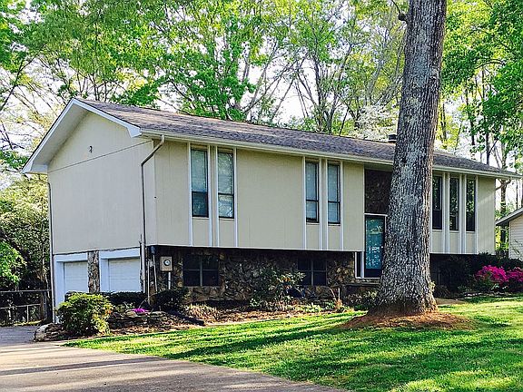 3rd image of 1105 E Woodshire Dr