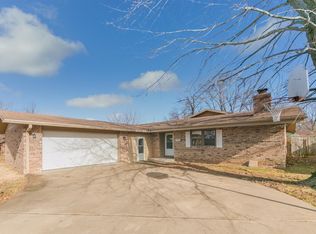 305 N Edgewood Dr, Coffeyville, KS 67337