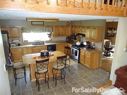 Master Bedroom
						:
						Oversized master bedroom with great natural lighting and two closets