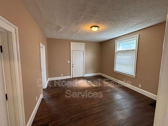 4th image of 2159 Elmo Ave
