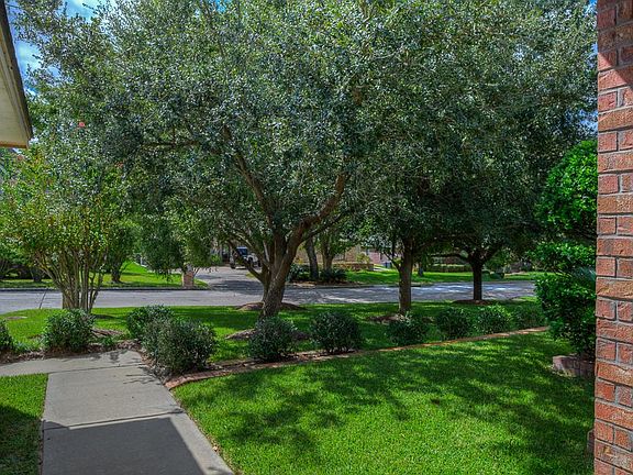 5th image of 121 April Waters Dr N