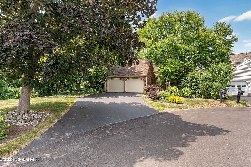 3rd image of 21 Birchwood Court