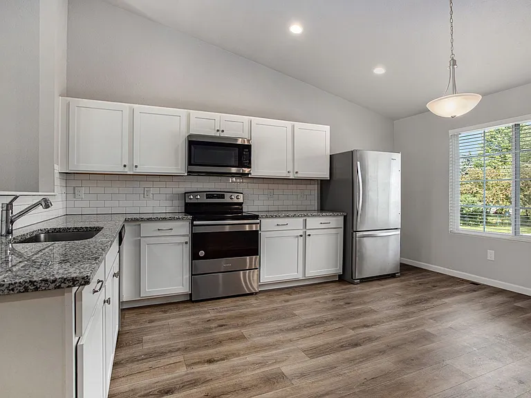 742 E Pine Hill Ave — Photo 2