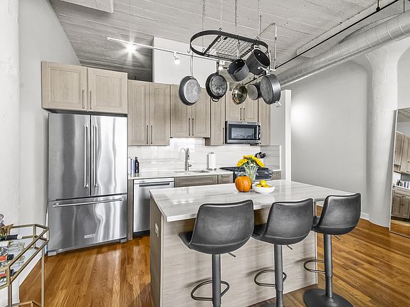 3rd image of 221 E Cullerton St APT 706