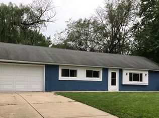 82 Amesbury Rd, Montgomery, IL 60538