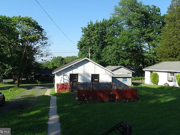 4th image of 305 Hopewell St