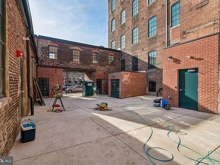 1801 N Howard St #302 — Photo 25
