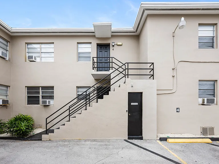 821 SW 5th St #3 — Photo 10