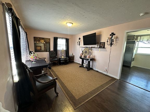 4th image of 142 S Roberson Rd