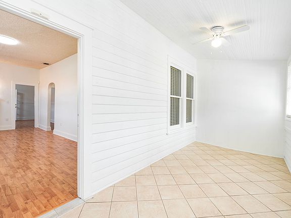 4th image of 2335 SW 15th St #2337