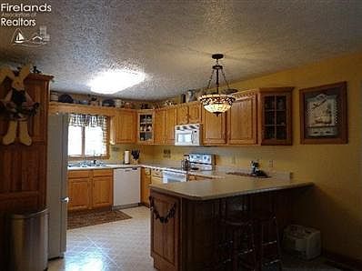 5th image of 212 Clinton Ave