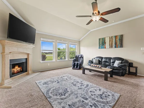 8400 Sioux Trl, Aubrey, TX 76227