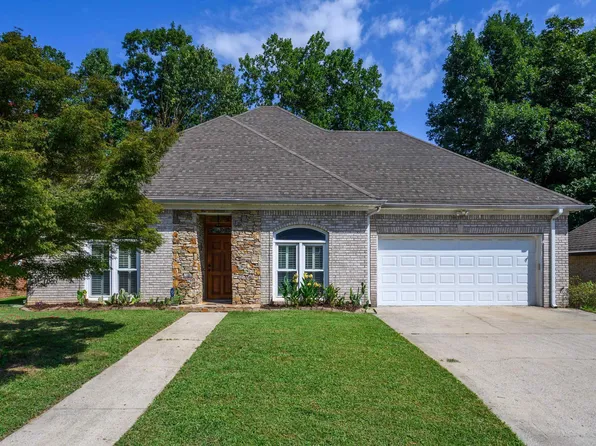 1586 Bent River Cir, Birmingham, AL 35216