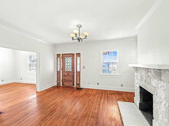 3rd image of 1019 Mansfield St