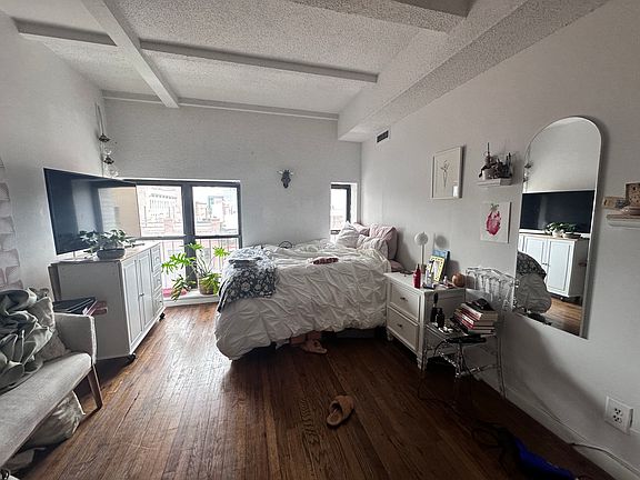3rd image of 160 Bleecker St APT 6HW