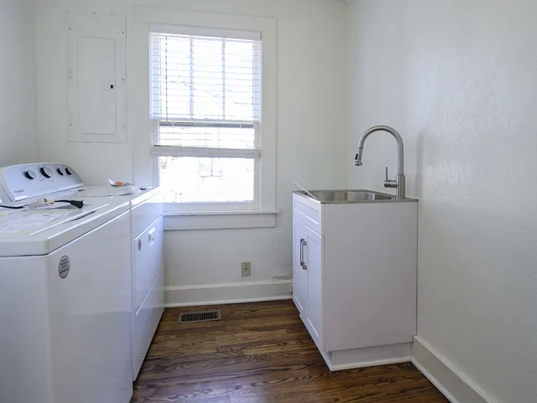 709 East St — Photo 8