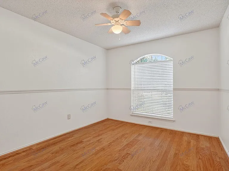 549 Dylan Ct — Photo 11