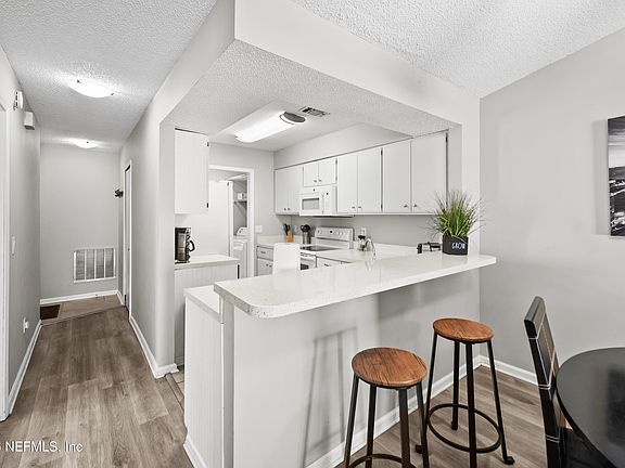 3rd image of 5025 FULHAM Road S