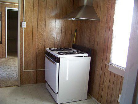 5th image of 217 Lakeville St APT 7