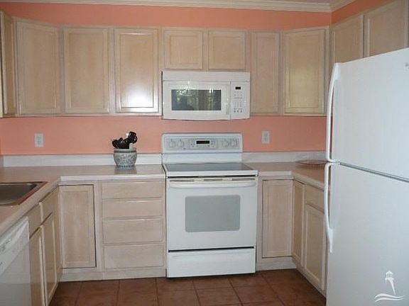 3rd image of 109 SE 22nd St