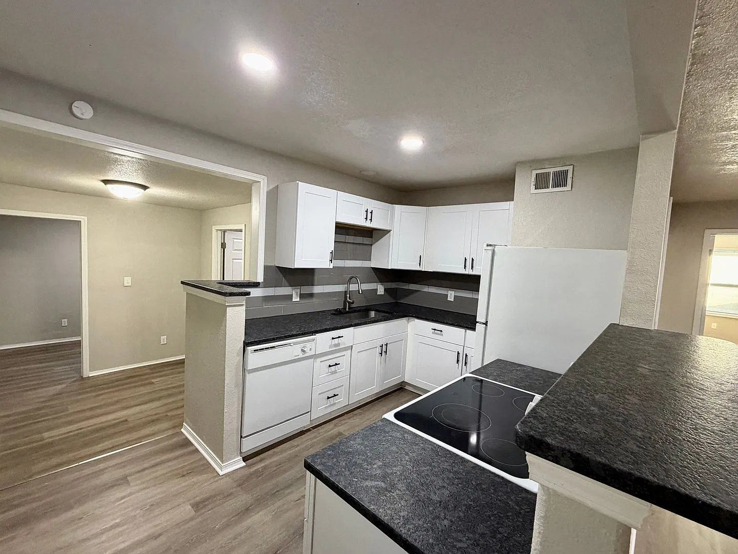 3 Bedroom Southwest Wichita — Photo 3