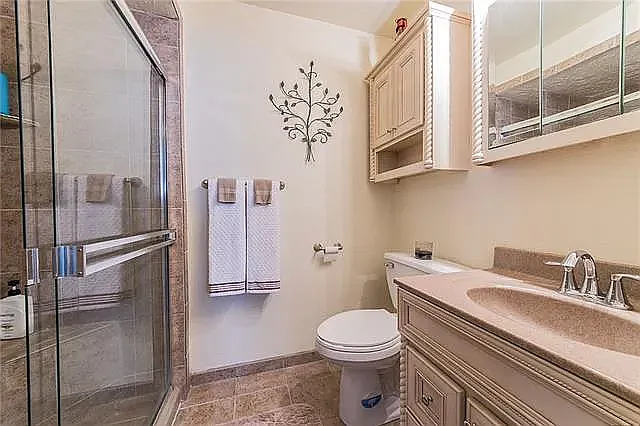 1117 Russell Ln — Photo 4