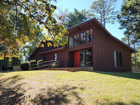 2nd image of 395 River Rd
