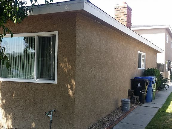 3rd image of 923 McDonald Ave