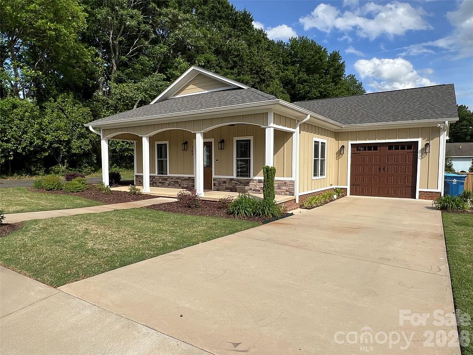 1st image of 162 Red Oak Dr