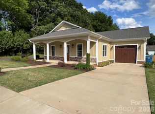 162 Red Oak Dr, Forest City, NC 28043