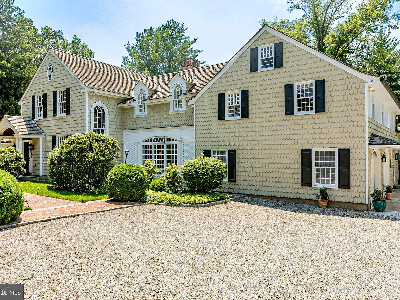5 bed, 5.5 bath, 5773 sqft, $11,800 — Photo 4
