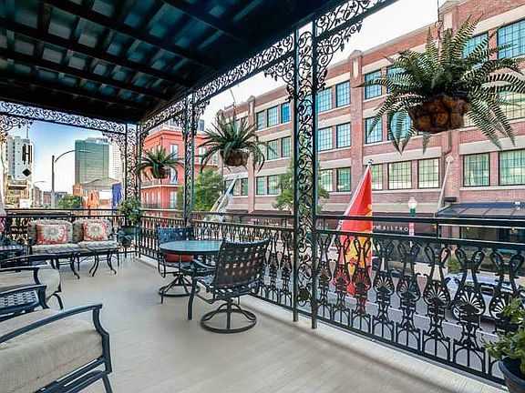 2nd image of 711 Tchoupitoulas St APT 205