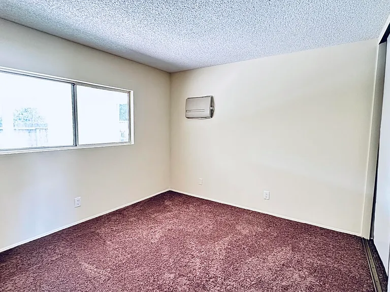 639 Corona St — Photo 4