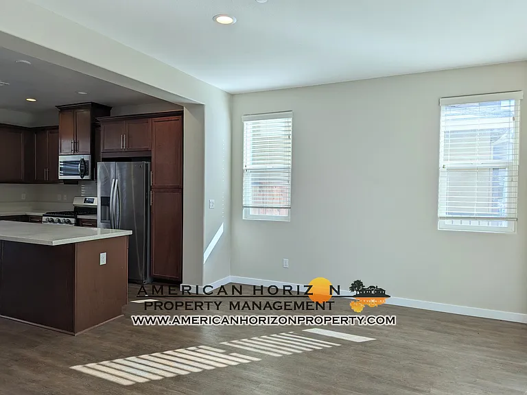 4849 Holden Dr — Photo 4