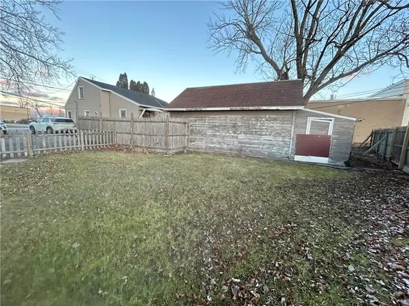 1951 Bri Hen Town Line Rd, Rochester, NY 14623