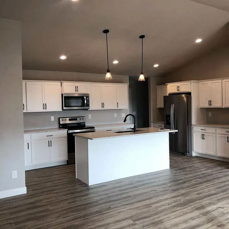 3 bed, 2.0 bath, 1492 sqft, $2,249 — Photo 2