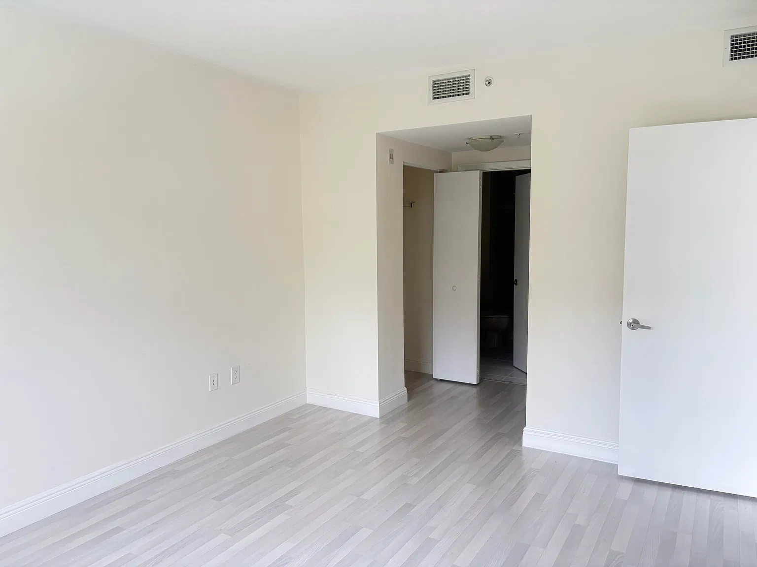 2 bed, 2.0 bath, 1066 sqft, $2,650 — Photo 4