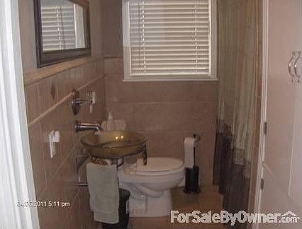 Master Bed
						:
						15'x16', double walking closets